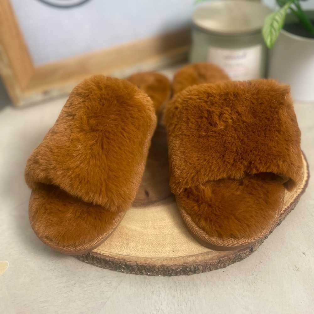 Nine West Fuzzy Slippers EUC size Large